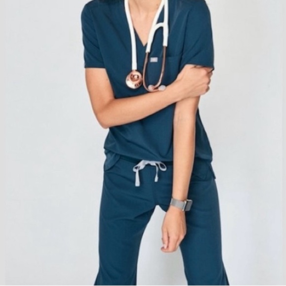 BLUE FIGS Scrub Set